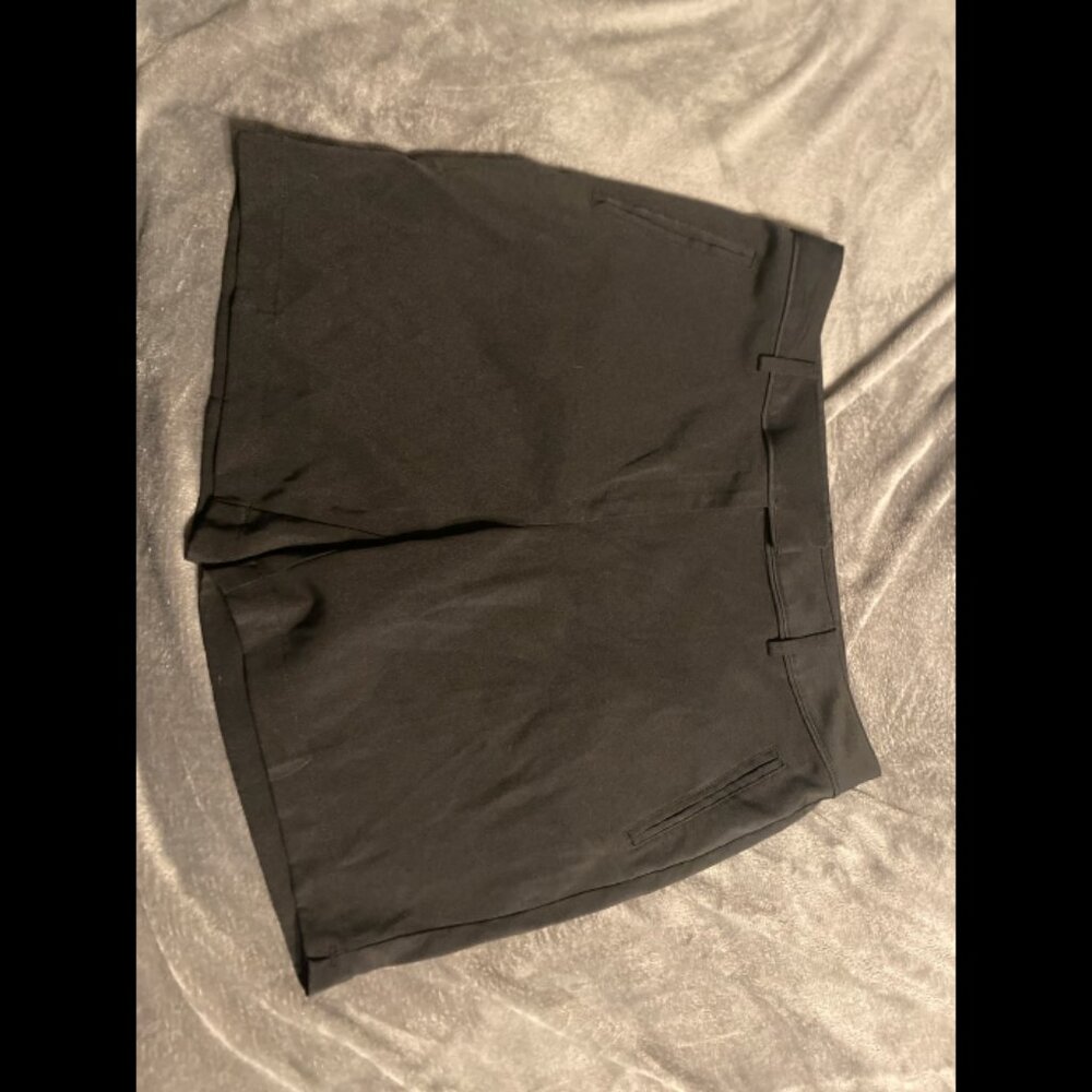 32 Inch Waist Women’s Black 3 Pocket Shorts